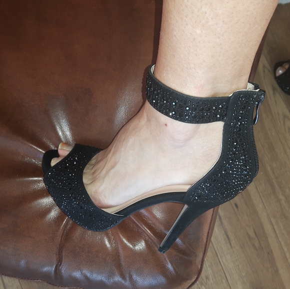 Woman's Stilettos - Picture 3 of 7